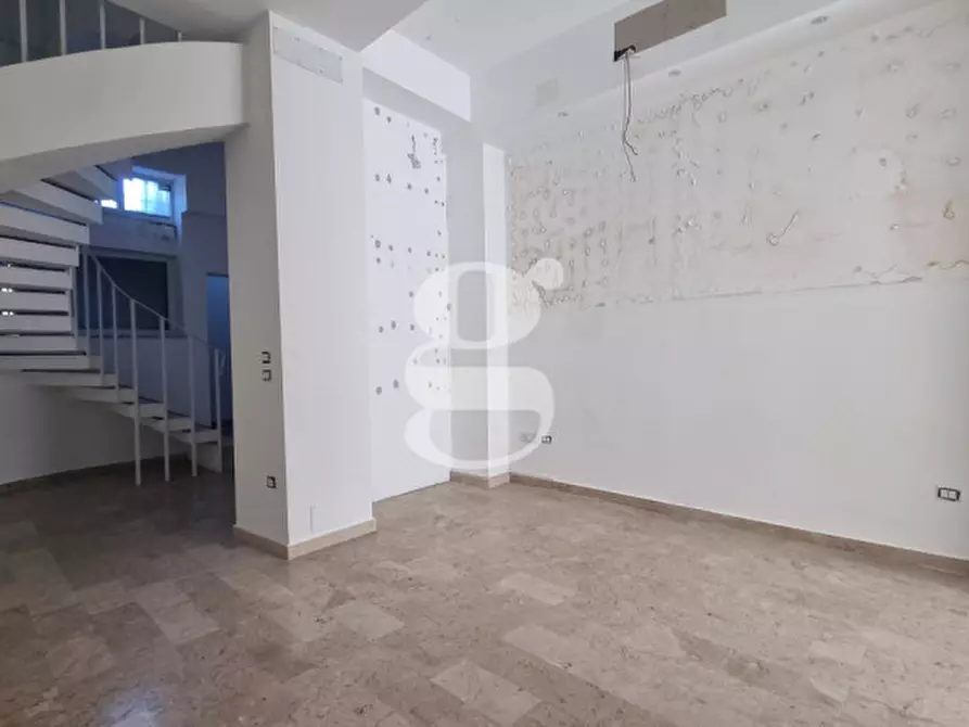 Immagine 4 di Negozio in vendita  in vi aumberto I a Milazzo