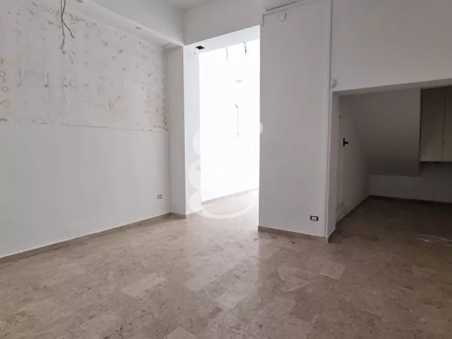Immagine 5 di Negozio in vendita  in vi aumberto I a Milazzo