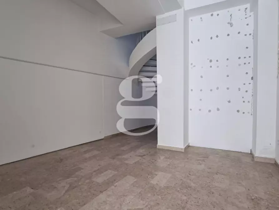 Immagine 7 di Negozio in vendita  in vi aumberto I a Milazzo