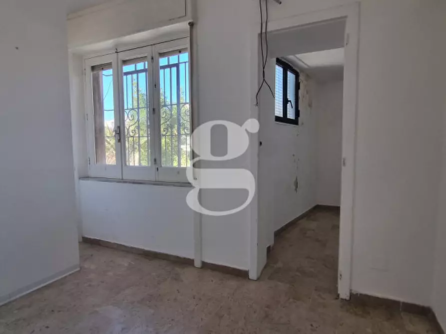 Immagine 10 di Negozio in vendita  in vi aumberto I a Milazzo