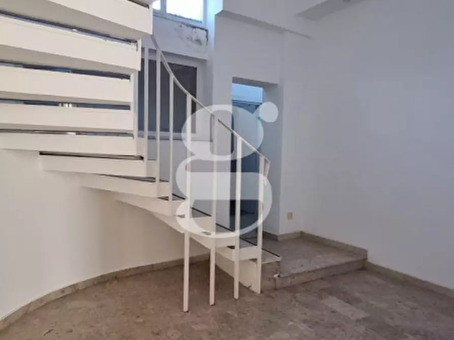 Immagine 13 di Negozio in vendita  in vi aumberto I a Milazzo