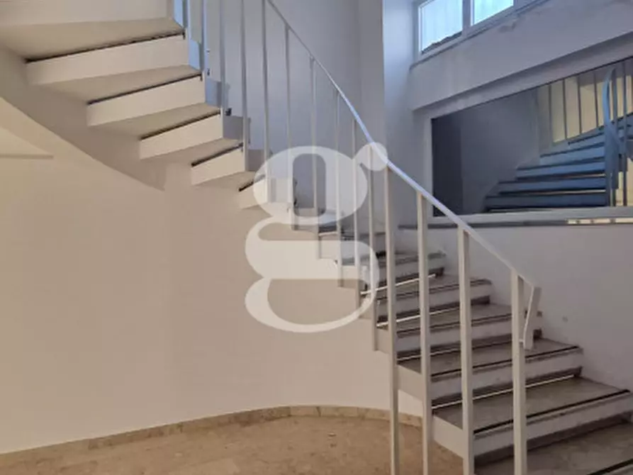 Immagine 14 di Negozio in vendita  in vi aumberto I a Milazzo