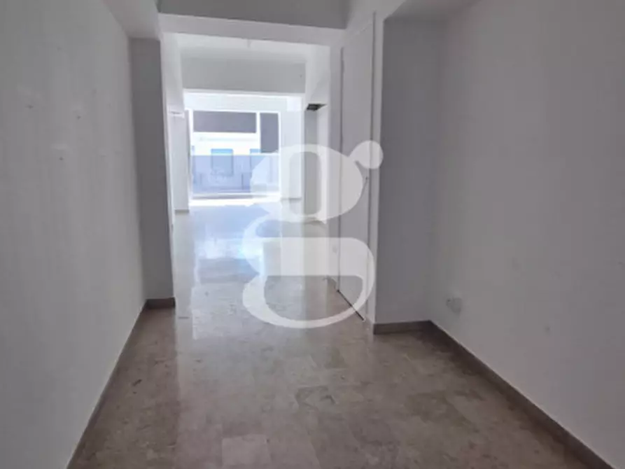 Immagine 15 di Negozio in vendita  in vi aumberto I a Milazzo