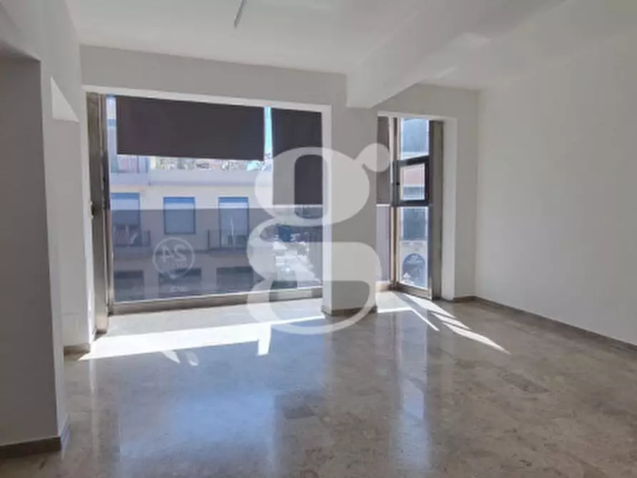 Immagine 16 di Negozio in vendita  in vi aumberto I a Milazzo