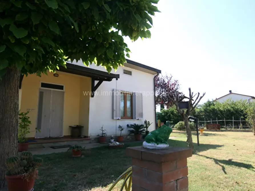 Immagine 1 di Casa indipendente in vendita  a Castiglione Del Lago