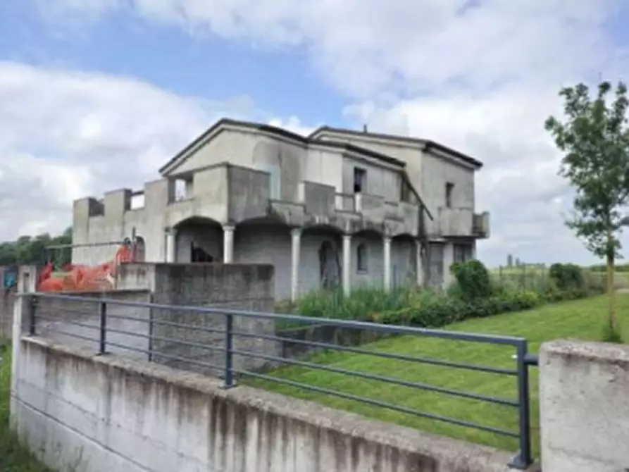 Immagine 1 di Casa indipendente in vendita  in VIA GIACOMO LEOPARDI a Giacciano Con Baruchella