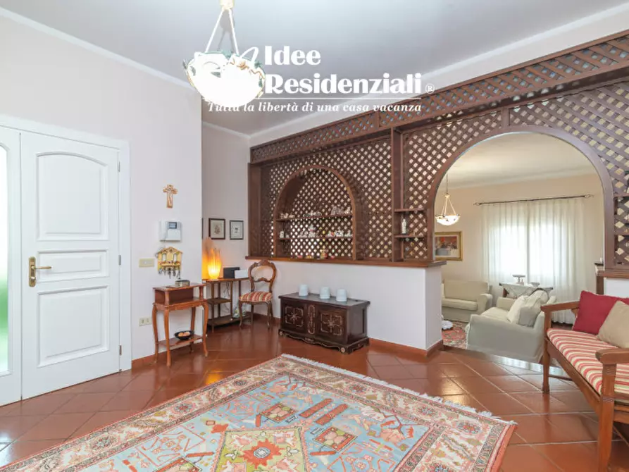 Immagine 2 di Villa in vendita  in via Parigi a Olbia