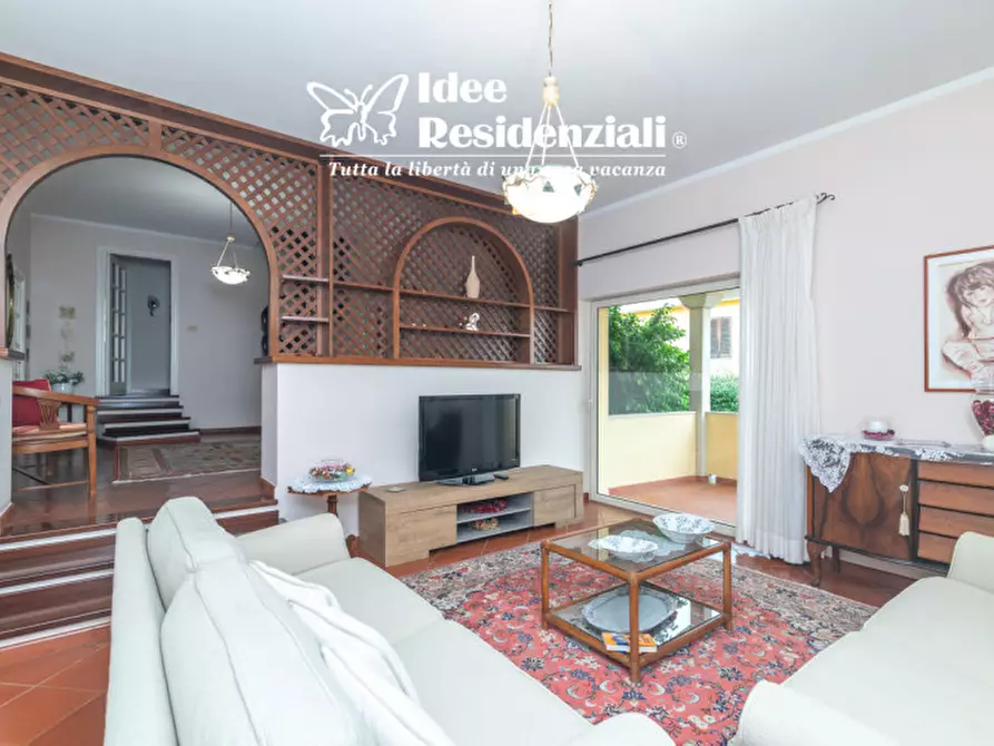 Immagine 3 di Villa in vendita  in via Parigi a Olbia