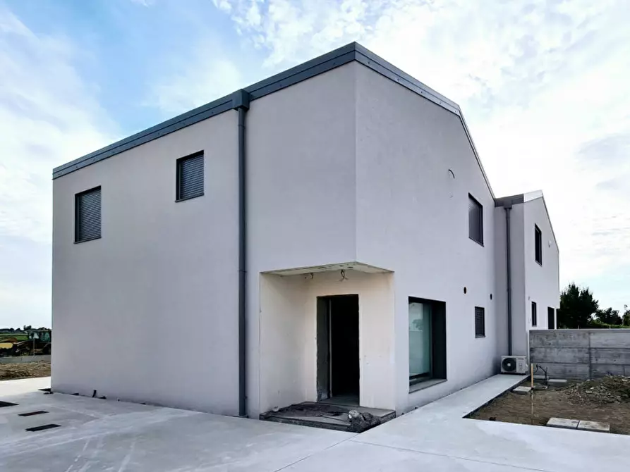 Immagine 11 di Casa bifamiliare in vendita  in Via Marconi a Sant'elena