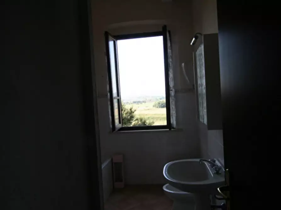 Immagine 11 di Appartamento in vendita  a Sinalunga