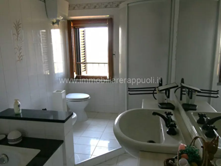 Immagine 36 di Villa in vendita  a Sinalunga