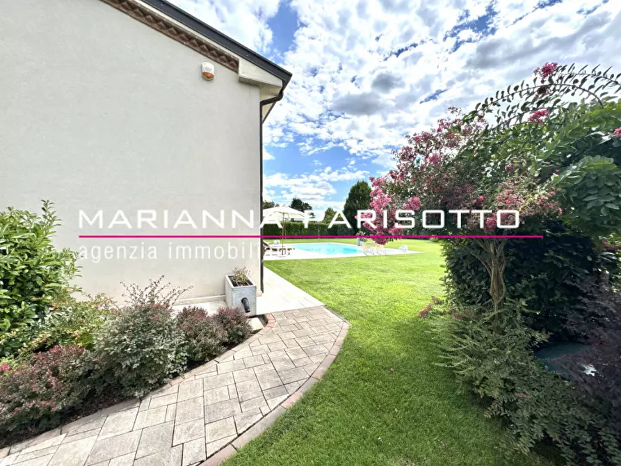 Immagine 5 di Villa in vendita  in Via Piana d'Oriente 34/B a Mussolente