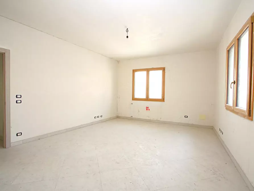 Immagine 2 di Ufficio in vendita  in Via Impero, Parabita, LE, Italia a Parabita