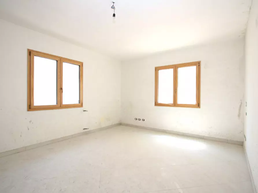 Immagine 15 di Ufficio in vendita  in Via Impero, Parabita, LE, Italia a Parabita