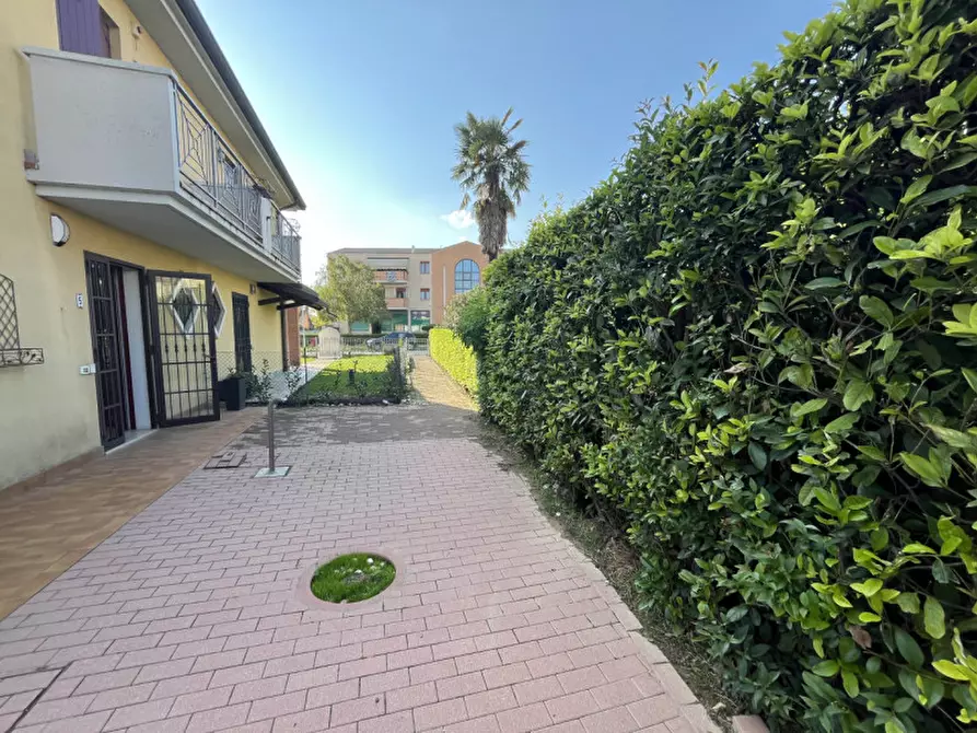 Immagine 24 di Casa bifamiliare in vendita  in via San Zeno a Veggiano