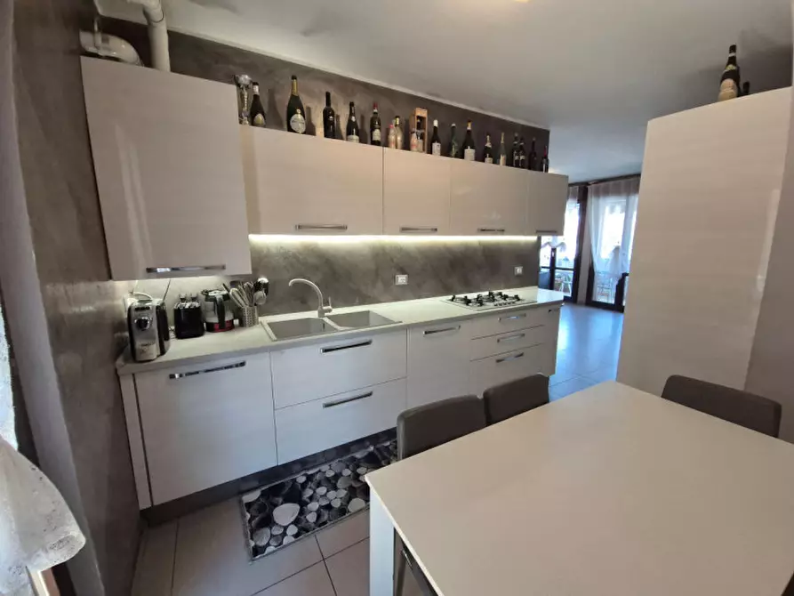 Immagine 5 di Appartamento in vendita  in Via Antonio Zanella a Verona