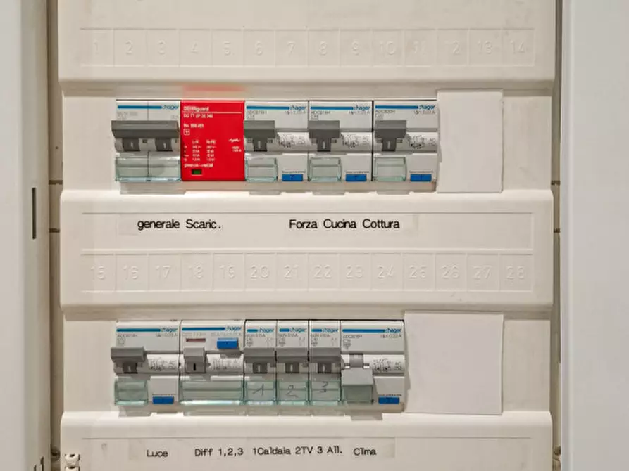 Immagine 24 di Appartamento in vendita  in via rovereto a Bolzano