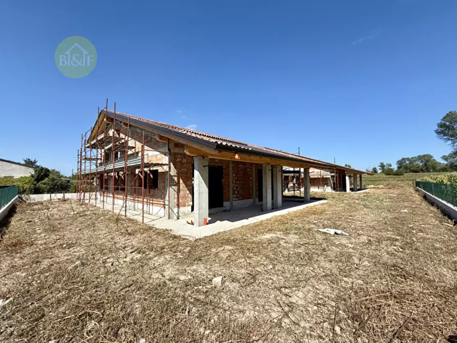 Immagine 9 di Casa bifamiliare in vendita  in Via Santi a Angiari