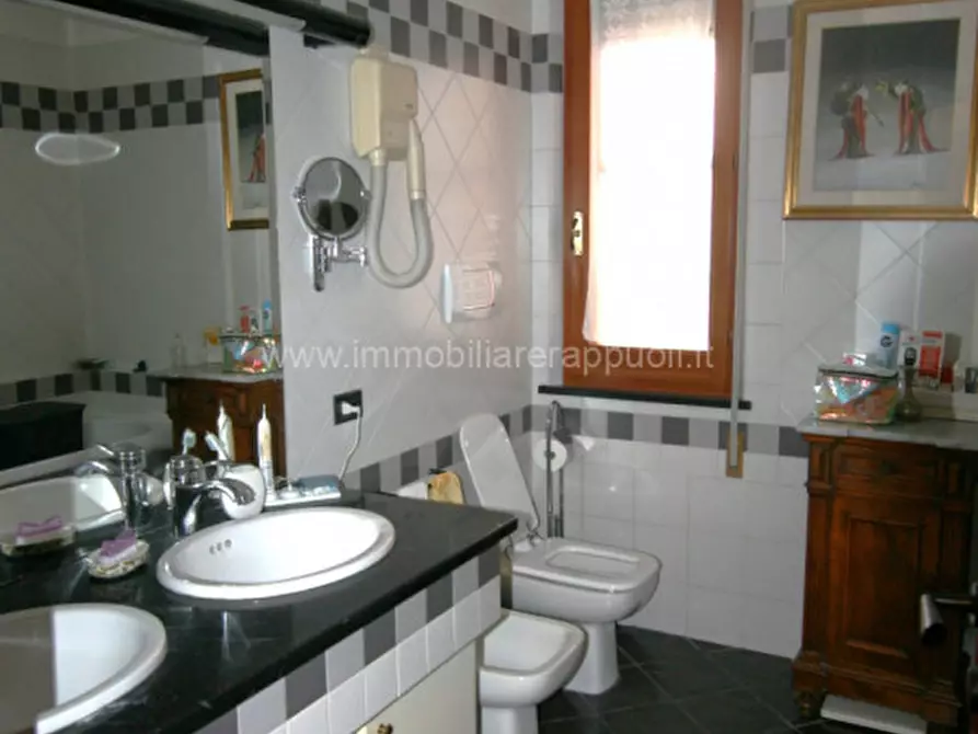 Immagine 12 di Appartamento in vendita  a Montepulciano