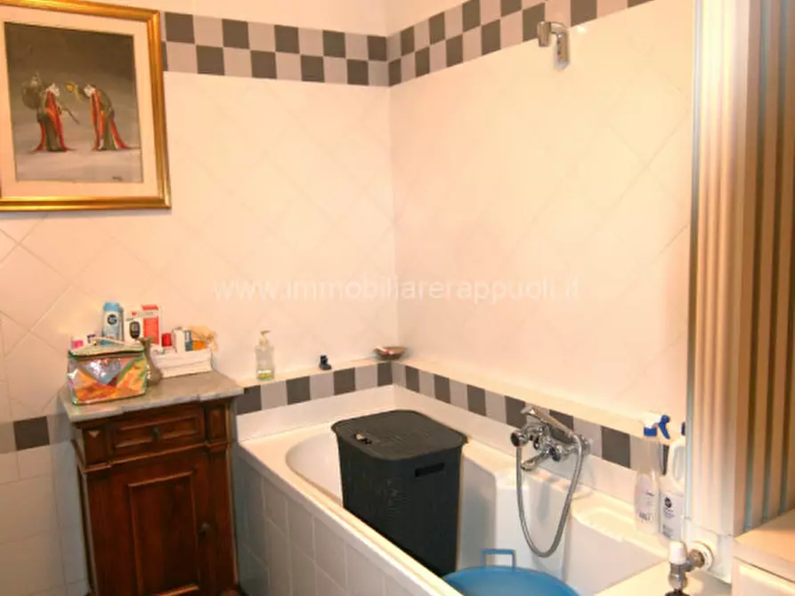 Immagine 14 di Appartamento in vendita  a Montepulciano