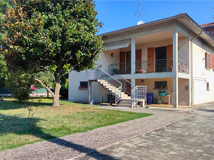 Immagine 1 di Casa indipendente in vendita  in via verdi a Sissa Trecasali