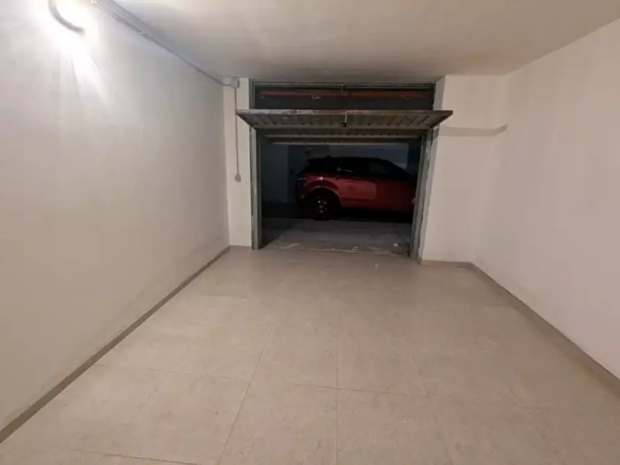 Immagine 3 di Garage in vendita  in Via Salento a Gallipoli