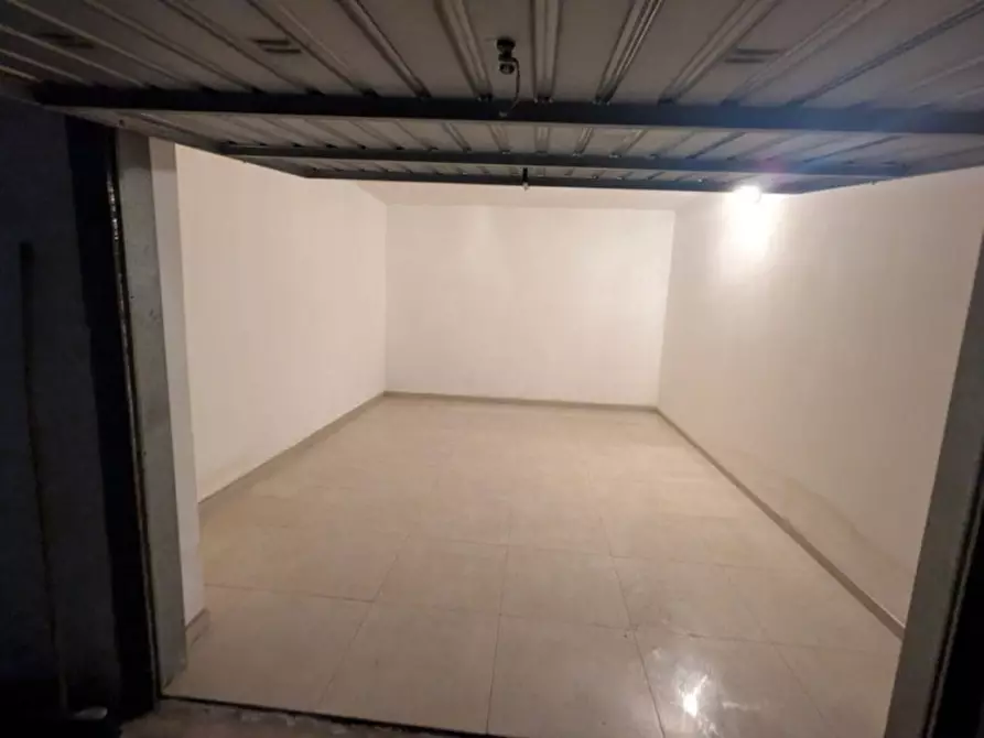 Immagine 4 di Garage in vendita  in Via Salento a Gallipoli