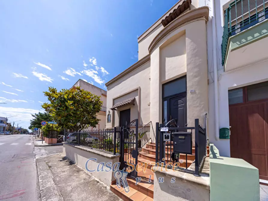 Immagine 1 di Casa indipendente in vendita  in Via Provinciale Matino a Parabita