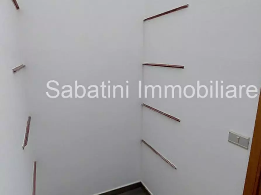 Immagine 11 di Ufficio in affitto  in Via Parini, 3 a Pescara