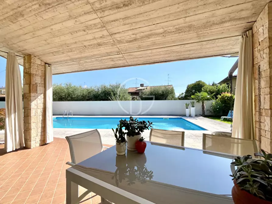 Immagine 2 di Villa in vendita  a Puegnago Sul Garda