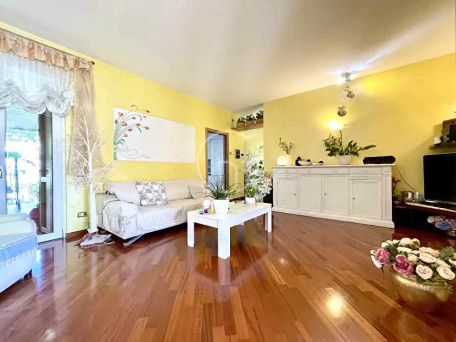 Immagine 7 di Villa in vendita  a Puegnago Sul Garda