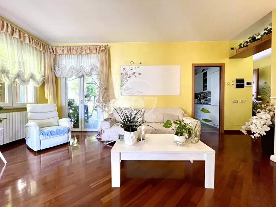 Immagine 8 di Villa in vendita  a Puegnago Sul Garda