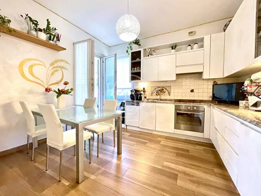 Immagine 9 di Villa in vendita  a Puegnago Sul Garda