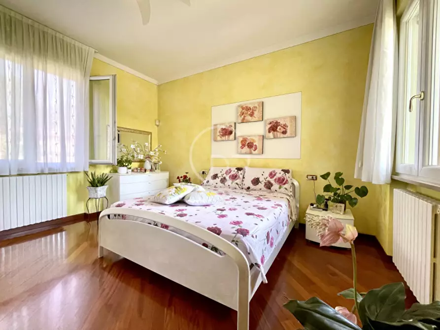 Immagine 11 di Villa in vendita  a Puegnago Sul Garda