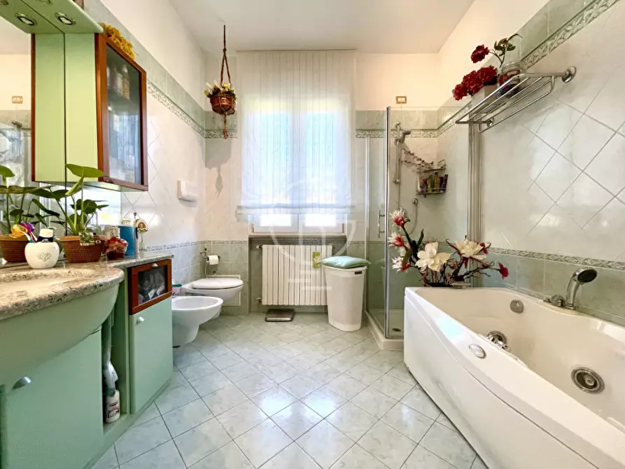 Immagine 16 di Villa in vendita  a Puegnago Sul Garda