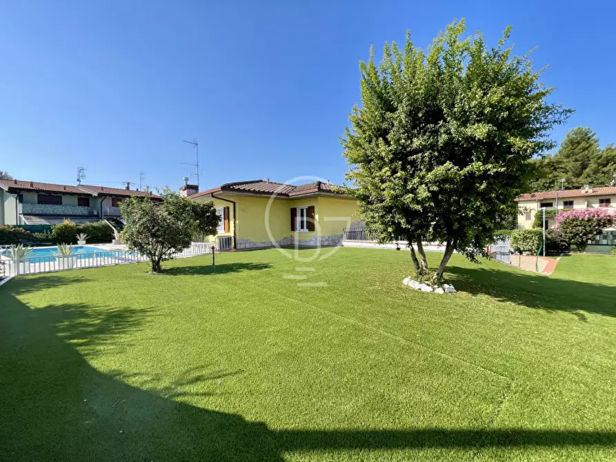 Immagine 19 di Villa in vendita  a Puegnago Sul Garda