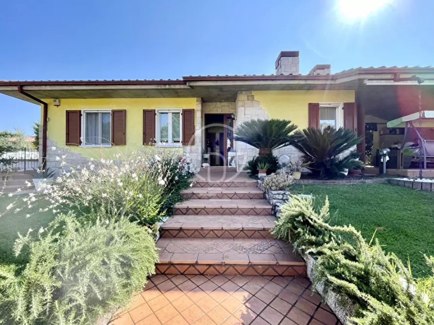 Immagine 20 di Villa in vendita  a Puegnago Sul Garda