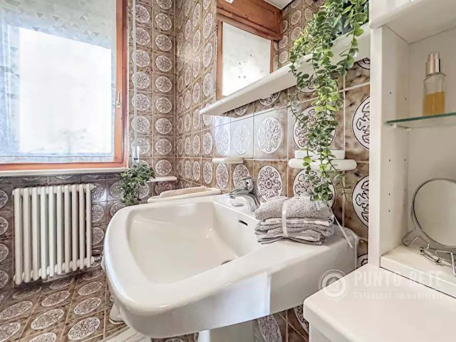 Immagine 38 di Appartamento in vendita  in Via Umbria a Bussolengo