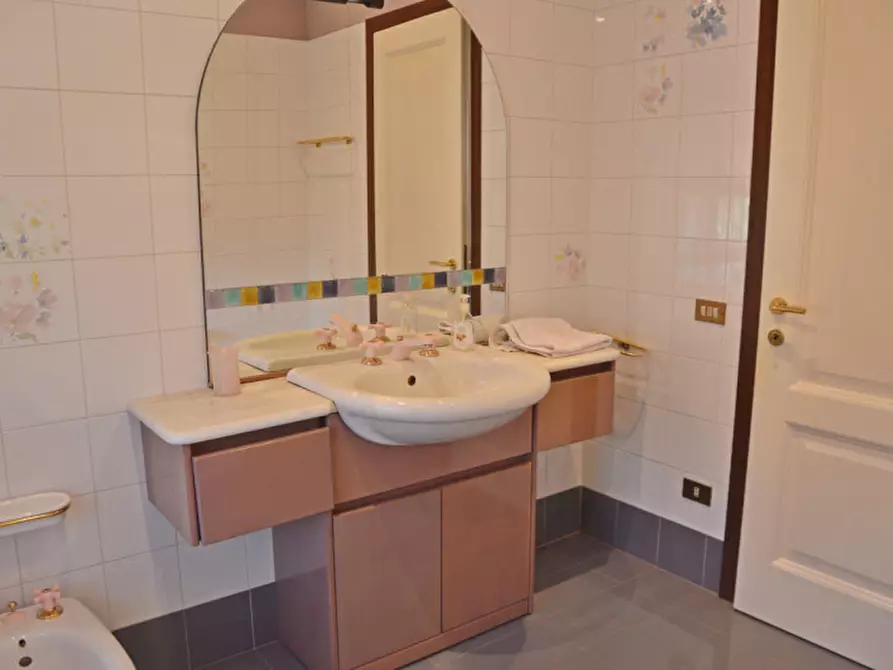 Immagine 12 di Casa bifamiliare in vendita  in TEZZE SUL BRENTA VIA CAMPAGNARI a Tezze Sul Brenta