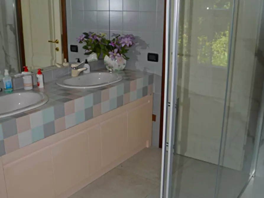 Immagine 40 di Casa bifamiliare in vendita  in TEZZE SUL BRENTA VIA CAMPAGNARI a Tezze Sul Brenta