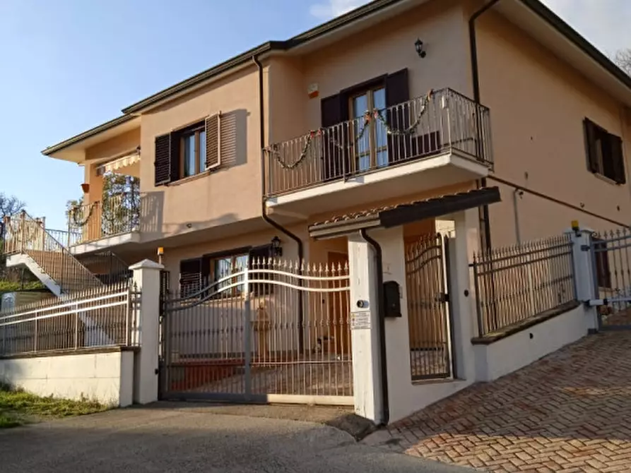 Immagine 1 di Villa in vendita  in Via Campitelli a Marsico Nuovo
