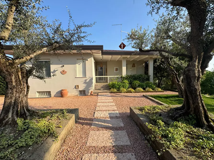 Immagine 1 di Villa in vendita  in vai marziale cerutti a Lonato del Garda