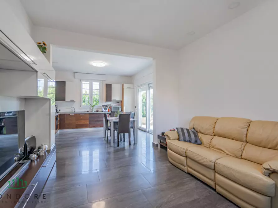 Immagine 1 di Casa indipendente in vendita  in via cadriano 33 a Bologna