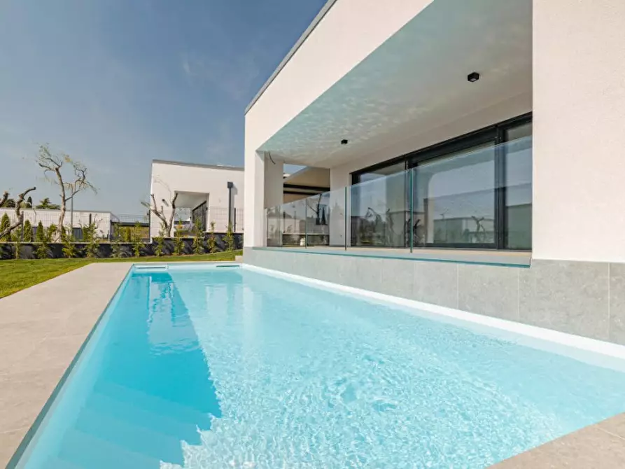 Immagine 2 di Villa in vendita  a Costermano sul Garda