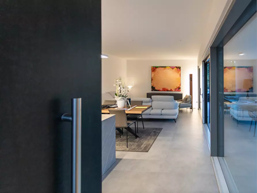 Immagine 3 di Villa in vendita  a Costermano sul Garda