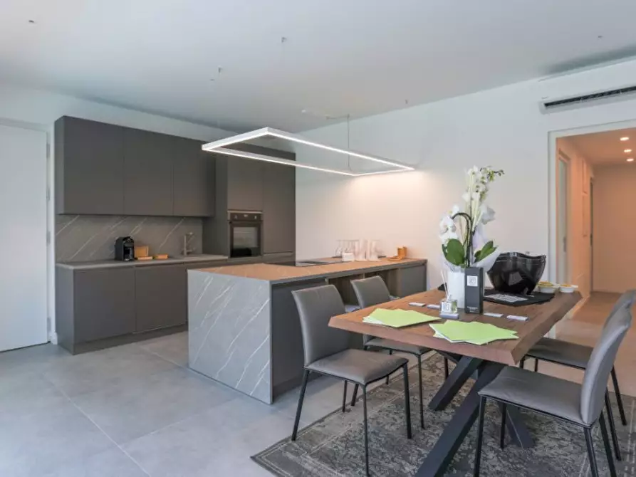 Immagine 4 di Villa in vendita  a Costermano sul Garda