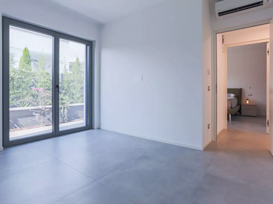 Immagine 5 di Villa in vendita  a Costermano sul Garda