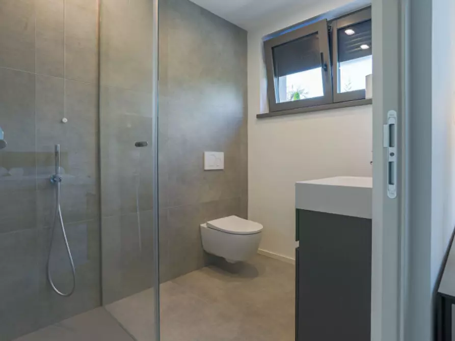 Immagine 11 di Villa in vendita  a Costermano sul Garda