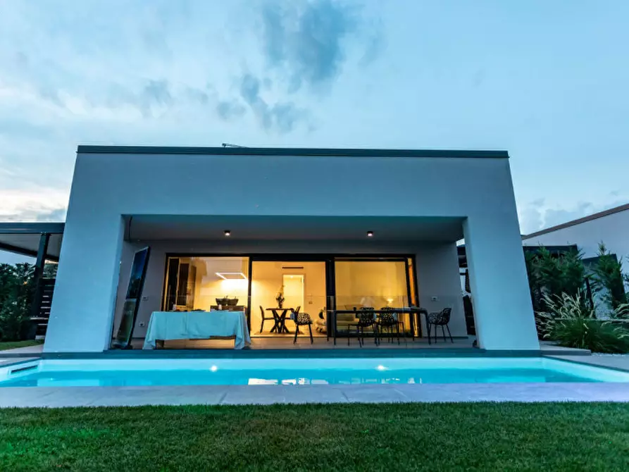 Immagine 12 di Villa in vendita  a Costermano sul Garda