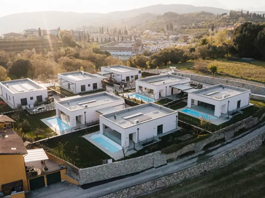 Immagine 14 di Villa in vendita  a Costermano sul Garda
